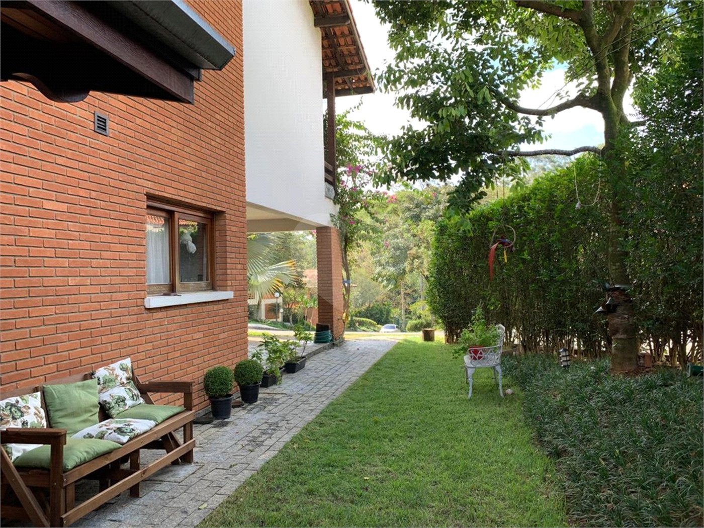 Casa à venda com 4 quartos, sendo 2 suítes, no condomínio Residencial Ypê Branco II, São Paulo - SP