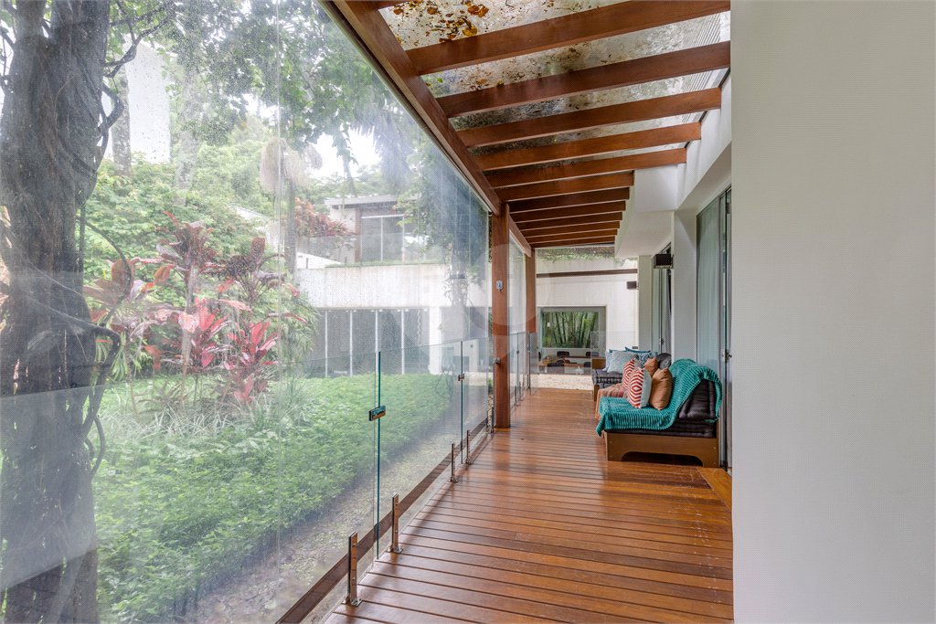 Sobrado à venda com 3 suítes em Jardim Cordeiro, São Paulo, SP