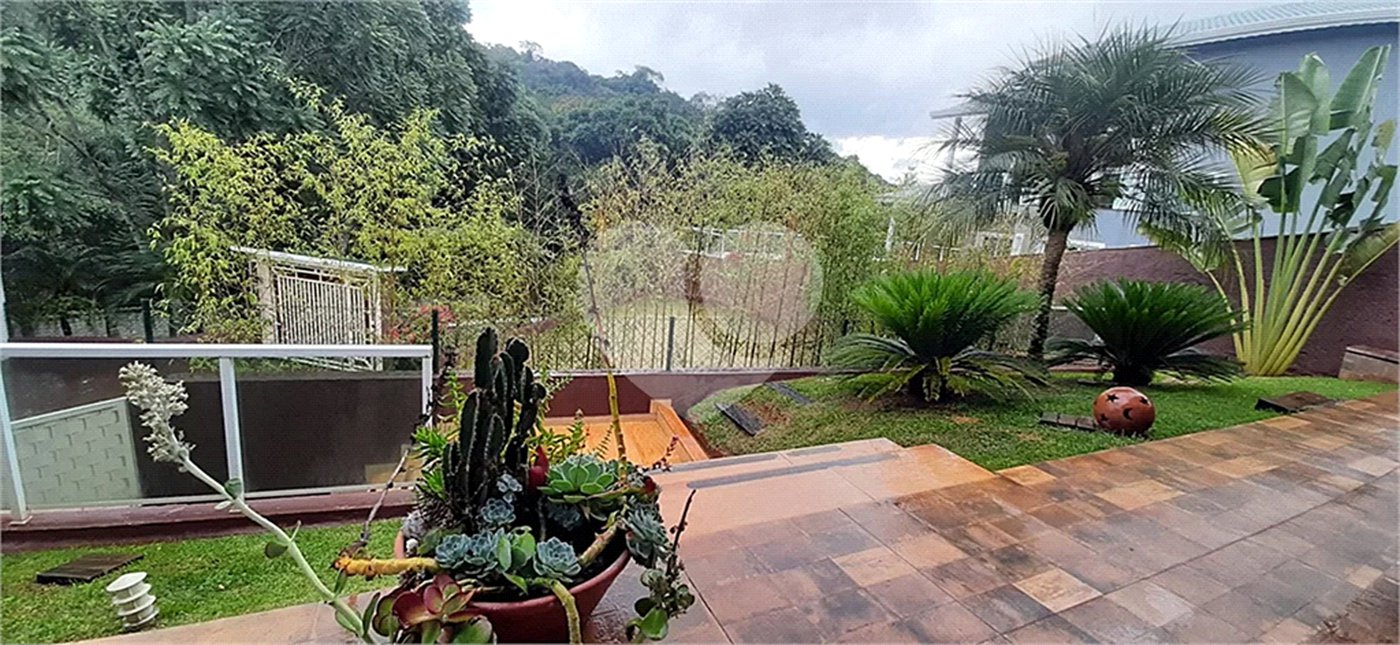 Casa à venda com 3 quartos, sendo 1 suíte, no condomínio Suíça da Cantareira, Mairiporã - SP