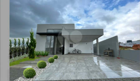 Casa à venda com 3 suítes no condomínio Residencial Golden Ville, Itapetininga - SP