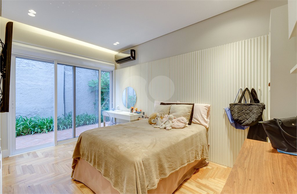 Casa Térrea à venda ou para alugar com 4 suítes em Alto da Boa Vista, São Paulo, SP