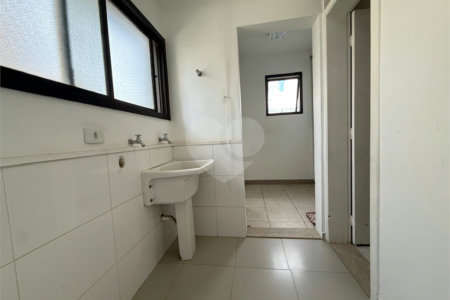 Apartamento à venda com 3 quartos, sendo 1 suíte, em Vila Paulicéia, São Paulo, SP