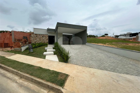 Casa à venda com 3 suítes no condomínio Helena Maria, Sorocaba - SP