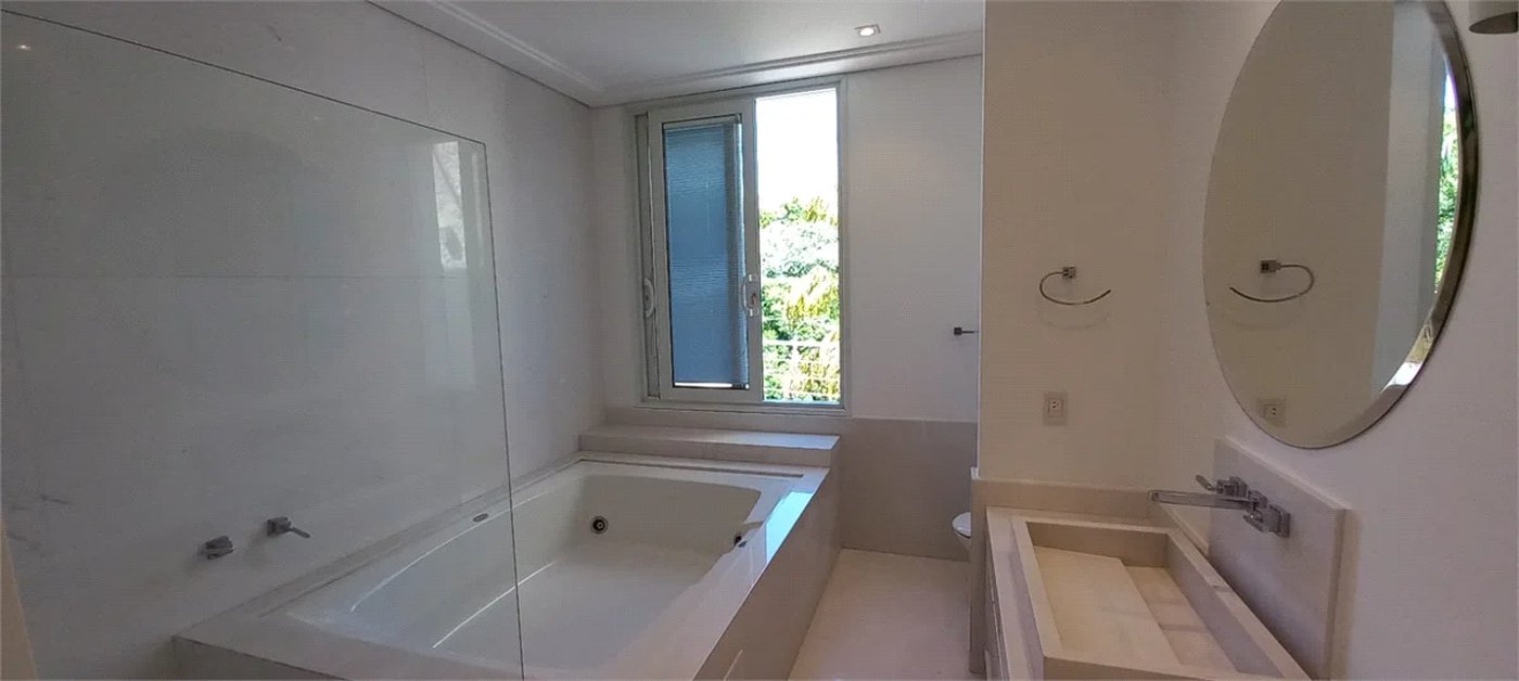 Sobrado à venda ou para alugar com 7 quartos, sendo 4 suítes, em Cidade Jardim, São Paulo, SP