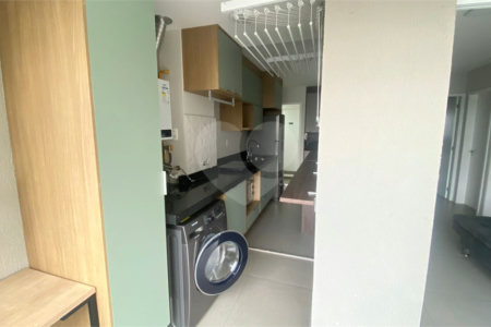 Apartamento mobiliado à venda na Vila Mariana, 2 quartos, varanda