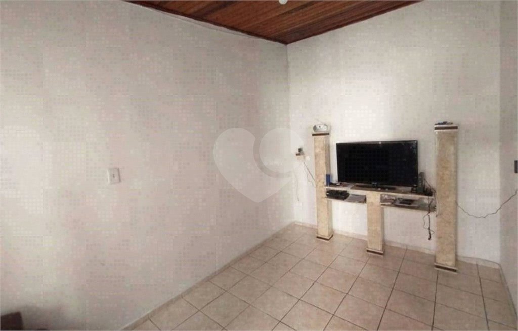 Casa e Salão Comercial a venda em Louveira - SP