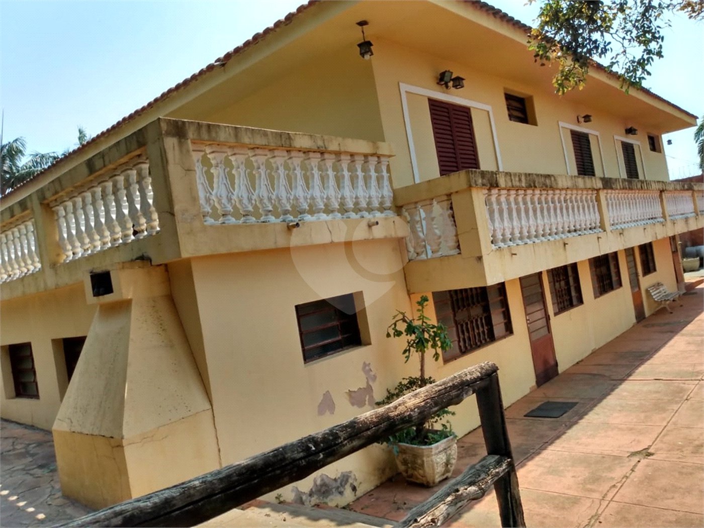 Casa Térrea com 3 dormitórios, sendo 1 suíte.