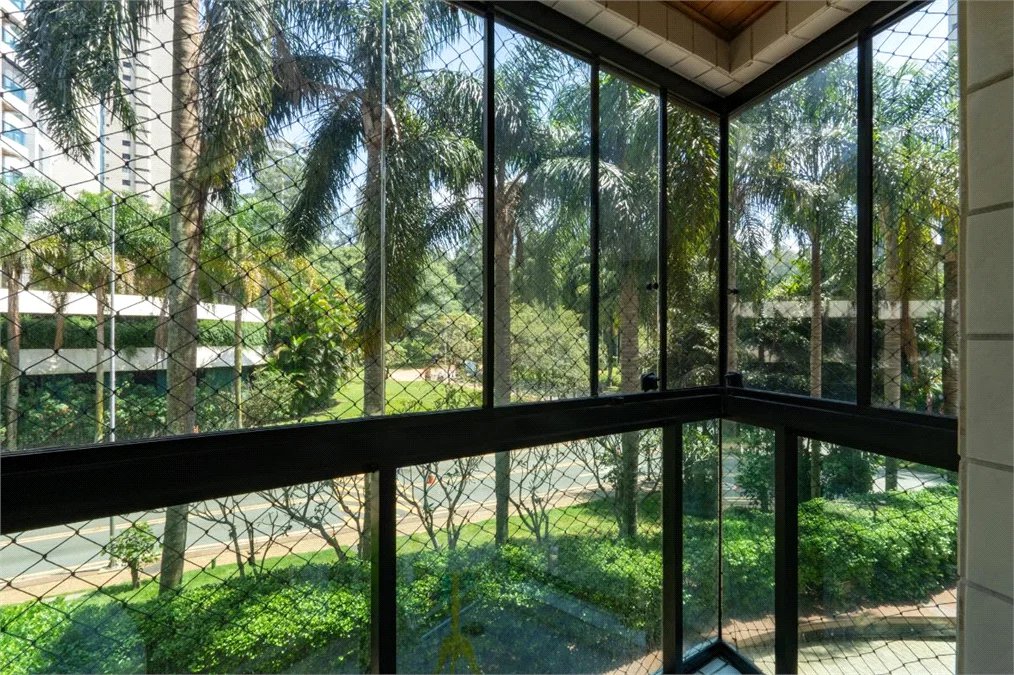 Apartamento à venda com 3 quartos, sendo 1 suíte, em Jardim Morumbi, São Paulo, SP