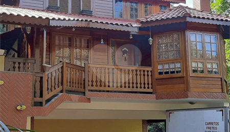 Casa à venda com 5 quartos, sendo 1 suíte,  no condomínio Parque Suiça, Caieiras - SP