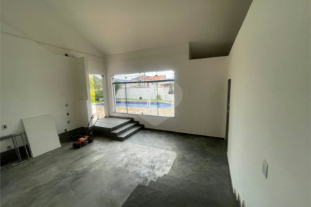 Sobrado à venda com 3 quartos, sendo 1 suíte,  em Jardim Armênia, Mogi das Cruzes, SP