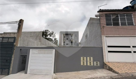 Casa à venda com 3 quartos, sendo 1 suíte, no condomínio Felipe Camarao, Poá - SP