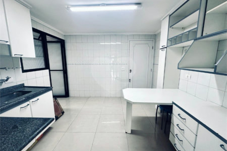 Apartamento à venda com 3 quartos, sendo 1 suíte, em Alto da Boa Vista, São Paulo, SP
