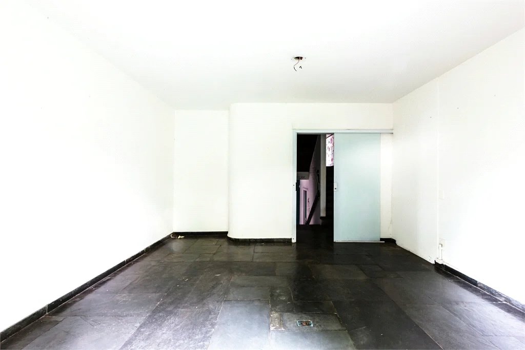 Casa à venda com 4 quartos, sendo 1 suíte,  em Jardim das Bandeiras, São Paulo, SP