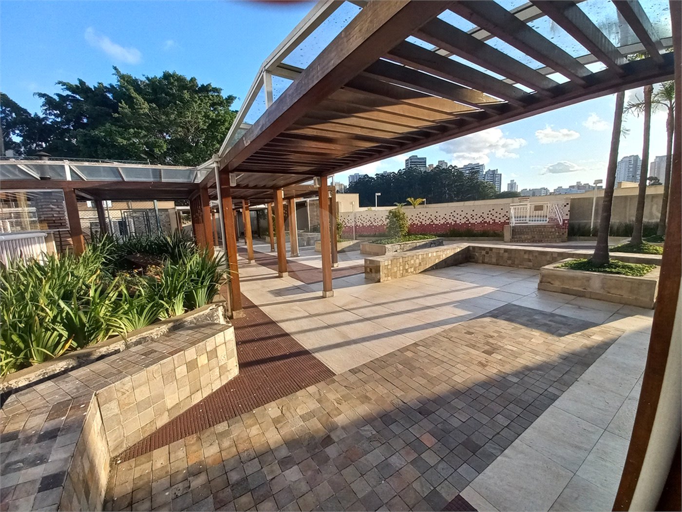 Apartamento à venda ou para alugar com 2 quartos, sendo 1 suíte,  em Fazenda Morumbi, São Paulo, SP