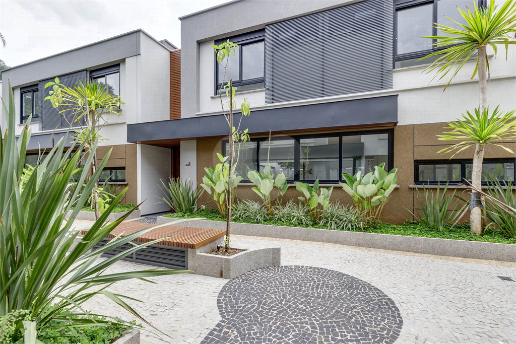Casa à venda com 4 suítes no condomínio Venezia, São Paulo - SP