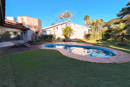 Casa à venda com 7 quartos, sendo 4 suítes, no condomínio Riviera de Santa Cristina XIII, Paranapanema - SP