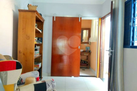 Casa à venda com 3 quartos, sendo 1 suíte,  em Jardim Rosa Maria, São Paulo, SP