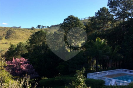 Chácara à venda com 8 quartos, sendo 3 suítes, no Centro, Bom Jesus dos Perdões, SP