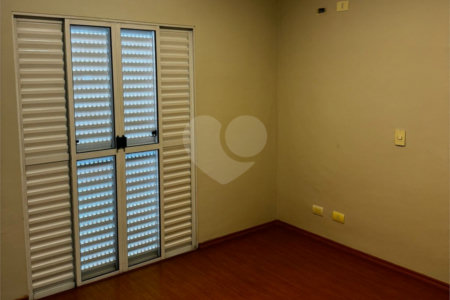 Casa à venda com 3 quartos, sendo 1 suíte, no condomínio Residencial Villa dos Inglezes, Sorocaba - SP