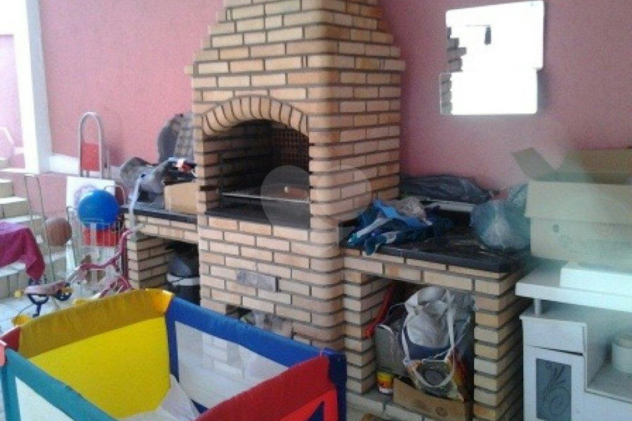 Sobrado à venda ou para alugar com 4 quartos, sendo 1 suíte, em Parada Inglesa, São Paulo, SP