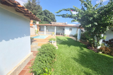 Casa à venda com 3 quartos no Centro, Vinhedo, SP