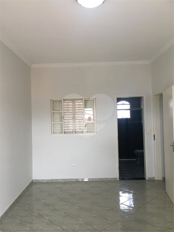 Sobrado à venda com 4 quartos, sendo 1 suíte, em Vila Rubens, Indaiatuba, SP