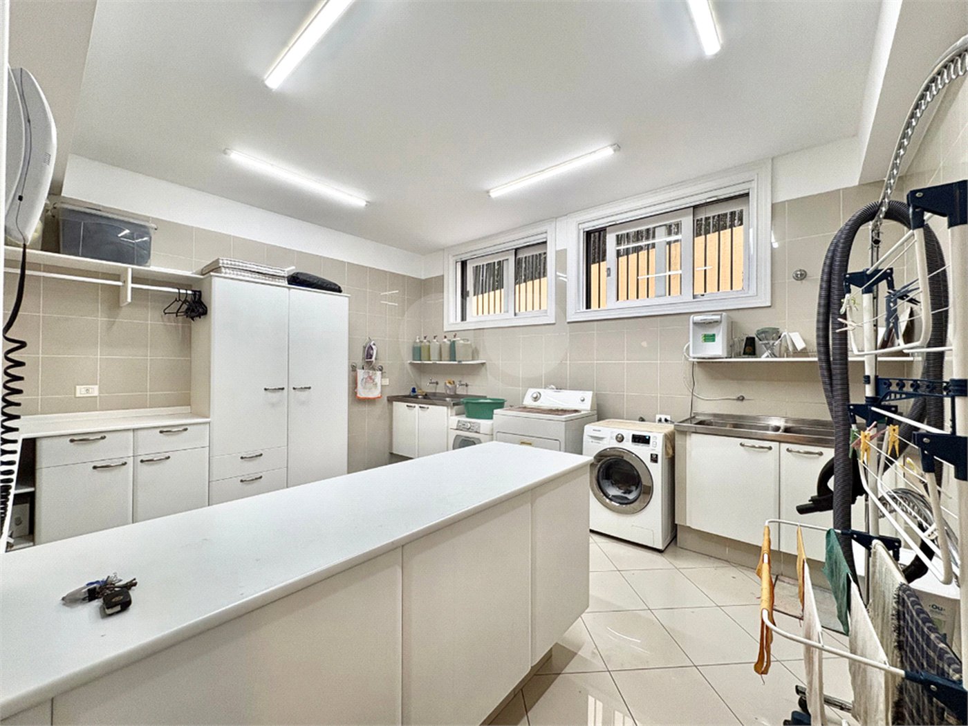 Casa à venda com 5 quartos, sendo 4 suítes, no condomínio Pignatari, São Paulo - SP
