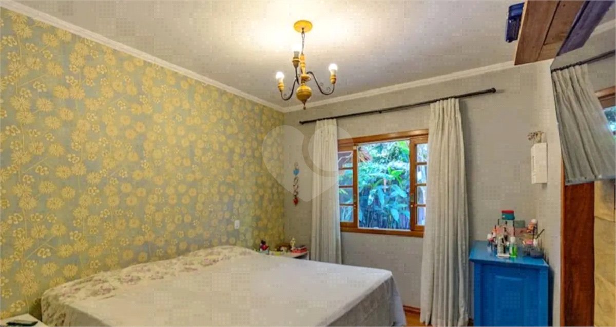 Casa à venda com 4 quartos, sendo 2 suítes,  em Granja Viana, Cotia, SP