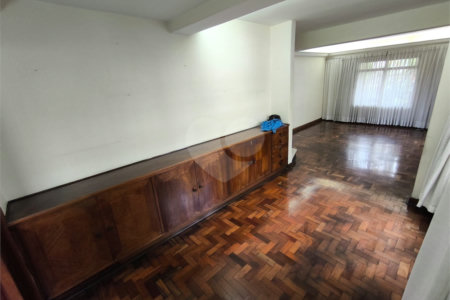 Sobrado à venda com 5 quartos, sendo 1 suíte, em Jardim Trussardi, São Paulo, SP