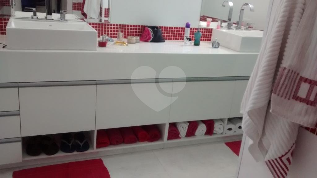 Sobrado à venda com 4 suítes em Tremembé, São Paulo, SP