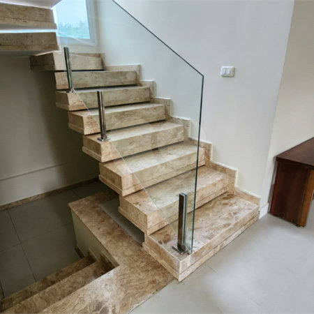 Casa à venda com 5 quartos, sendo 2 suítes, no condomínio Residencial Jardim Primavera, Louveira - SP