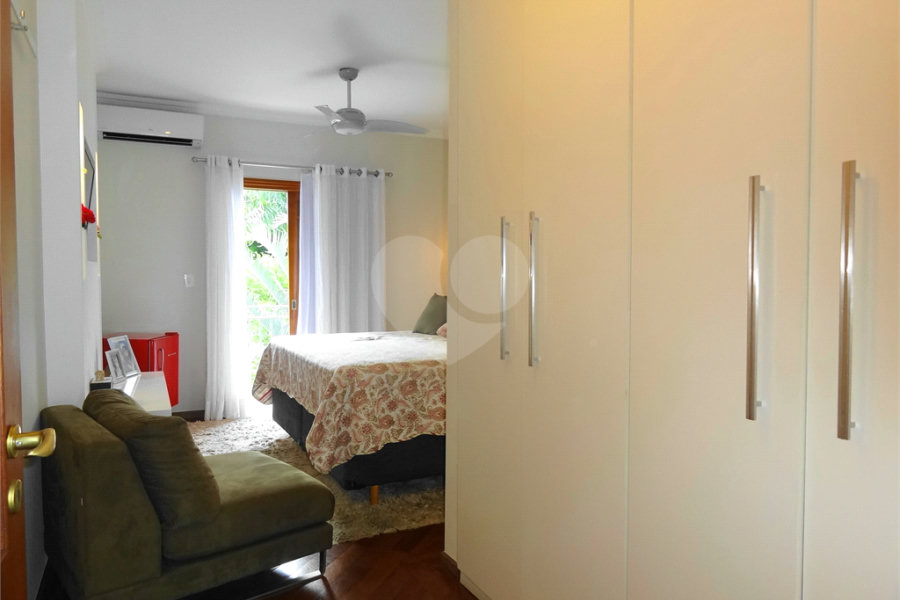 Sobrado à venda com 4 quartos, sendo 2 suítes, em Horto, São Paulo, SP