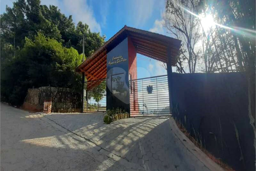 Casa à venda com 2 quartos, sendo 1 suíte, no condomínio Águas de São Pedro, Mairiporã - SP