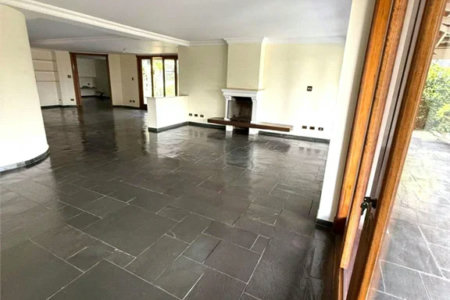 Sobrado à venda com 5 quartos, sendo 3 suítes, em Jardim Leonor, São Paulo, SP