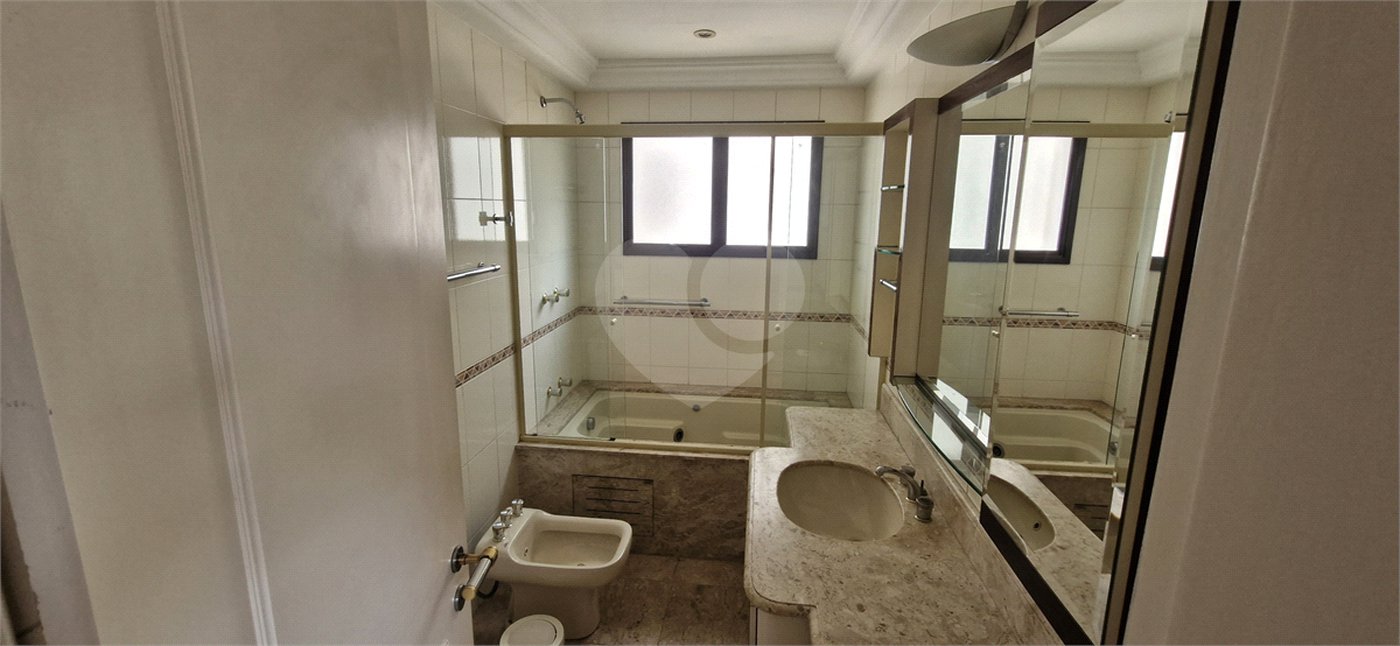 Apartamento à venda com 4 quartos, sendo 3 suítes, em Santa Cecília, São Paulo, SP