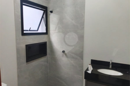 Casa à venda com 3 quartos, sendo 1 suíte,  no condomínio Tivolli, Itapetininga - SP