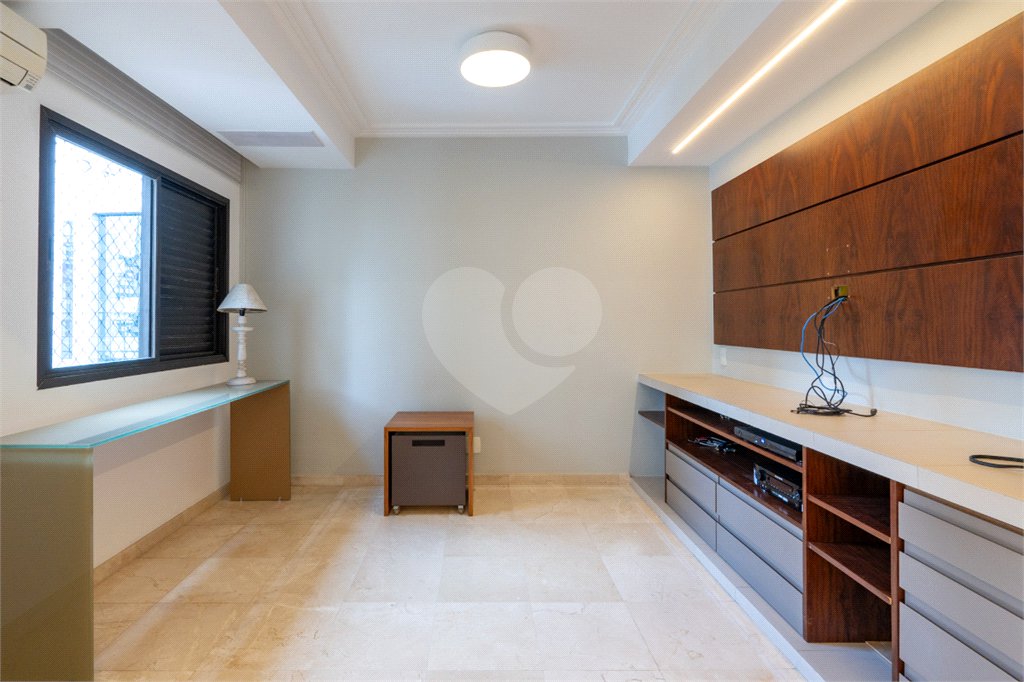 Apartamento à venda com 3 suítes em Vila Nova Conceição, São Paulo, SP