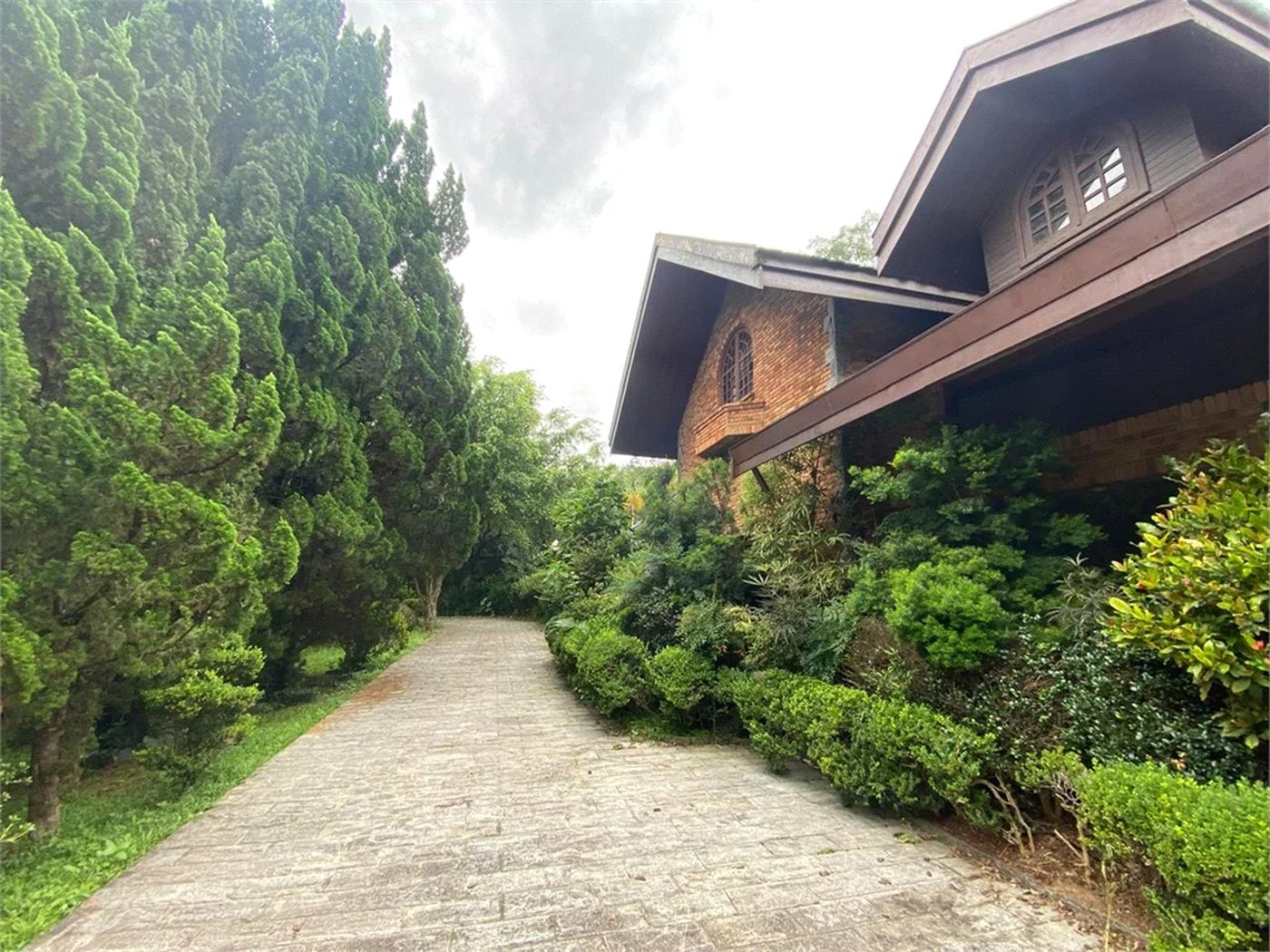 Casa à venda ou para alugar com 5 quartos, sendo 3 suítes, em Fazenda Morumbi, São Paulo, SP