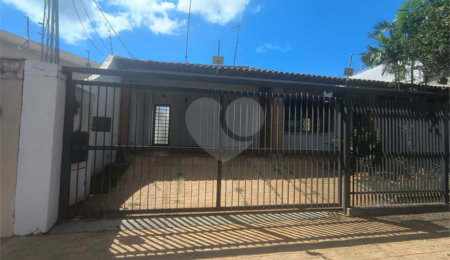 Casa à venda com 3 quartos, sendo 1 suíte,  em Vila Santana, Araraquara, SP
