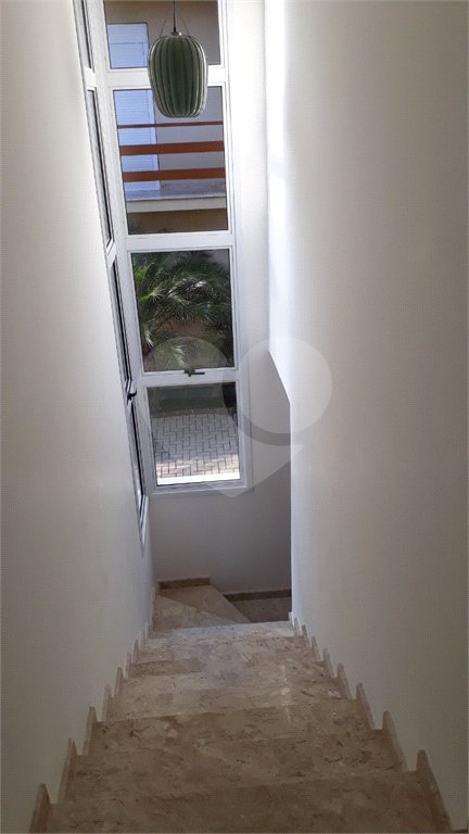Casa à venda com 4 quartos, sendo 3 suítes, no condomínio Residencial Vila Esmeralda, São Sebastião - SP