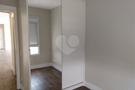 Apartamento à venda com 3 suítes em Vila Anastácio, São Paulo, SP