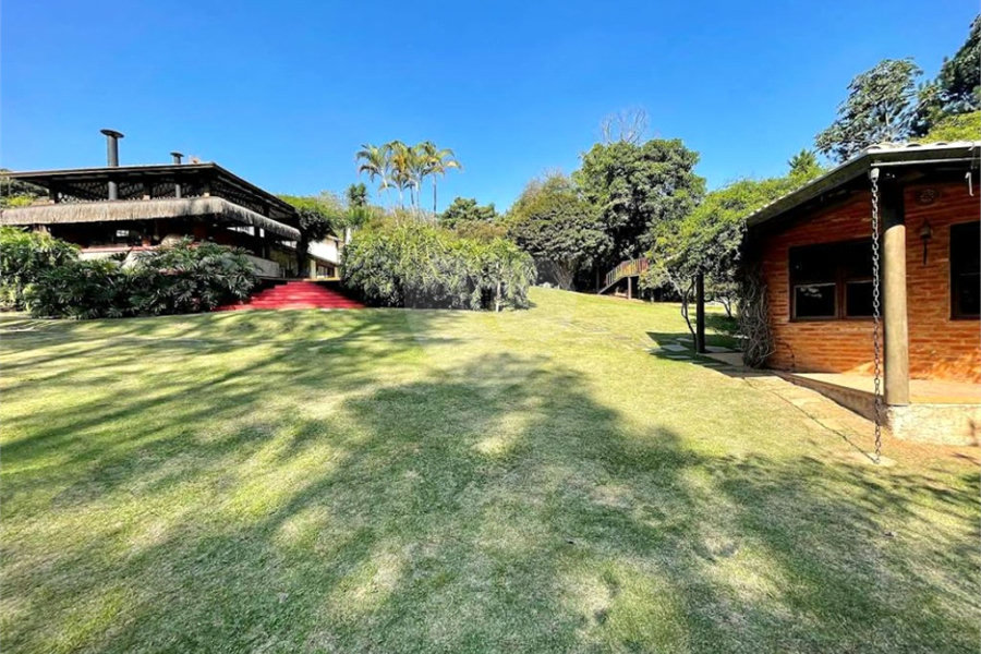 Casa à venda com 4 suítes no condomínio Jardim Mediterrâneo, Cotia - SP