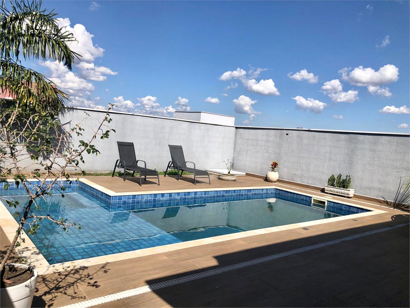 Casa à venda com 3 quartos, sendo 1 suíte,  no condomínio Costa das Areias, Salto - SP
