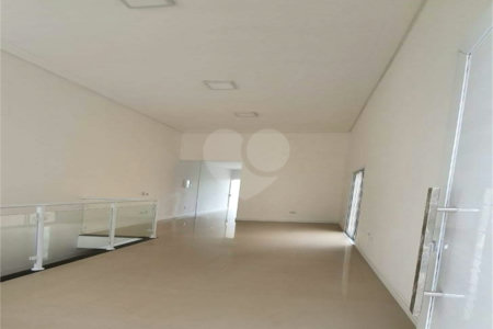 Casa à venda com 3 quartos, sendo 1 suíte, em Vila Santa Rosália, São Roque, SP