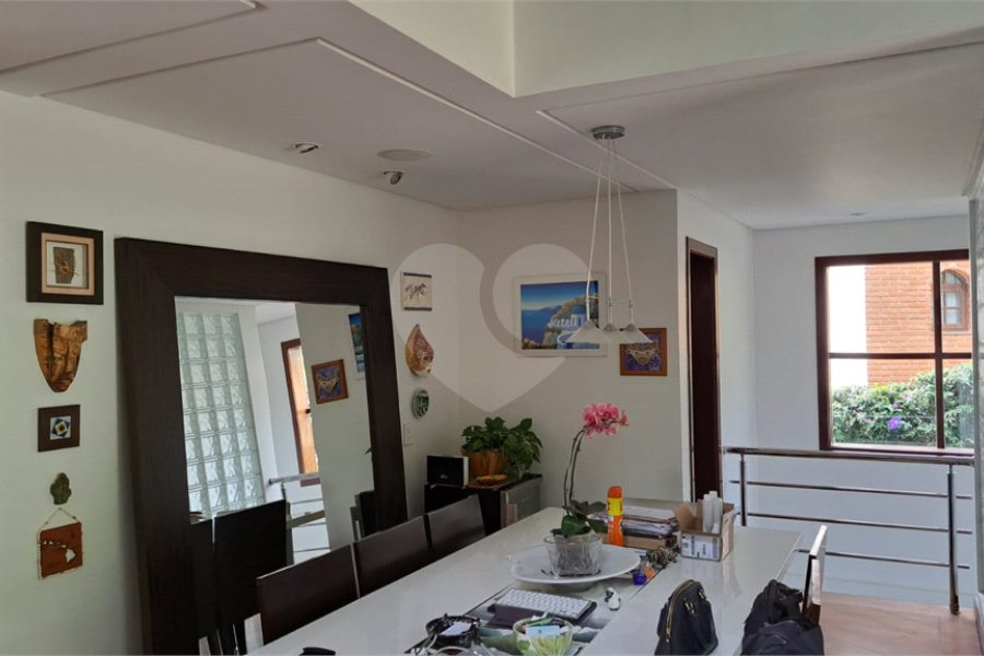 Casa à venda com 6 quartos, sendo 4 suítes, no condomínio Alpes da Cantareira, Mairiporã - SP