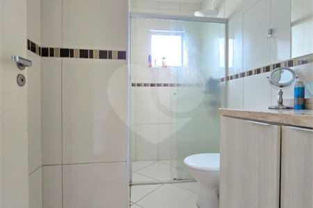 Casa à venda com 3 quartos, sendo 1 suíte, no condomínio Rafaela I, São Paulo - SP