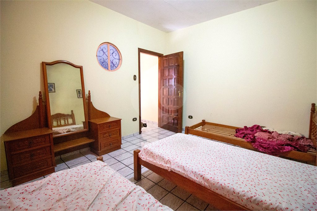 Sobrado à venda com 5 quartos, sendo 1 suíte,  em Jardim Villaça, São Roque, SP