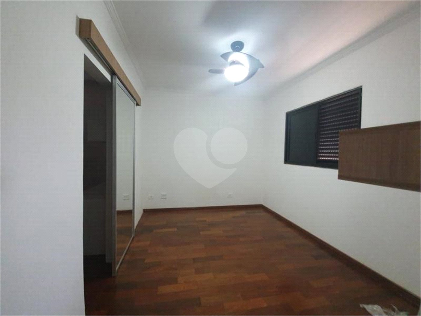 Apartamento Cobertura, no Condomínio Porto Sol.