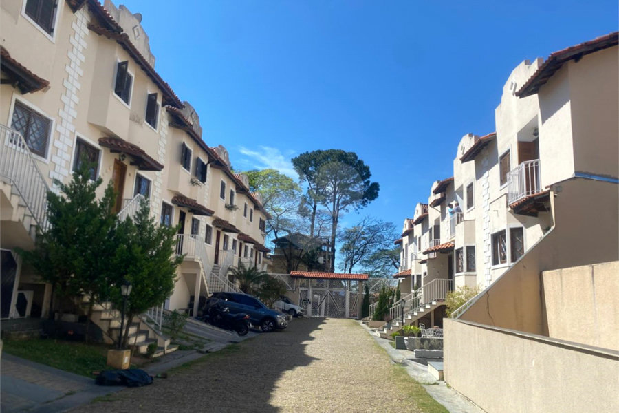 Casa à venda com 3 quartos, sendo 1 suíte, no condomínio Residencial Morada do Horto, São Paulo - SP