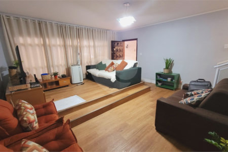 Casa à venda com 4 quartos, sendo 1 suíte, em Vila Matilde, São Paulo, SP